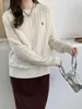 Suéter de lana 100% puro para mujer para primavera y otoño, cuello redondo, manga larga, color liso, top versátil con pequeño bordado de caballo