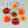 Dalia de Color Otoño Simulado Crisantemo Europeo Traje de Baile del Día del Niño Flor de Muñeca Tocado Hecho a Mano