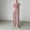 Miyake Más Vendido Conjunto de Traje de Moda con Temperamento de Gama Alta para Mujer Top con Flores 3D Color Sólido Falda Media Plisada Línea A Conjunto de Dos Piezas