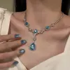 Vestido de Gala Anual Exagerado e Deslumbrante com Toque de Luxo, Temperamento de Luxo Leve, Estilo Único e Distinto, e uma Corrente Deslumbrante para a Clavícula