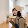 Gorro de Punto Calado Estilo Coreano para Mujer Otoño e Invierno con Adorno de Encaje, Gorro de Pescador Versátil, Adelgazante de Rostro, Protección para los Oídos, Gorro para Clima Frío