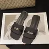 Sandálias Slip-On com Fivela Lisa para Mulheres Verão 2025 Novo Estilo Francês Moda Jeans Bico Quadrado Sandálias para Uso Externo na Praia
