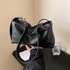 Bolsa Transfronteiriça Retrô de Grande Capacidade para Mulheres Novo Estilo Outono e Inverno 2026 Bolsa de Ombro Moda Simples para o Dia a Dia Transversal Bolsa Almofada