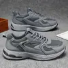 Zapatillas versátiles de suela gruesa, nuevo modelo verano 2026, zapatos de malla transpirable para hombre, zapatillas casuales de correr de moda tipo "dad shoes"
