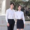 Homens e mulheres com camisa de manga comprida gola redonda gola quadrada consultor de vendas seguro entrevista reunião anual trabalho profissional camisa formal