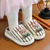 Zapatillas de Felpa con Bordado de Conejo Cereza de Base Engrosada Rayas Mujeres Otoño Invierno Hogar Oso Lindo Interior Antideslizantes