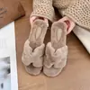 Pantuflas peludas de suela plana transfronterizas para mujer, nueva moda otoño/invierno 2026, sandalias casuales peludas versátiles sin cordones