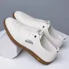 Zapatos blancos de verano para hombre, zapatillas slip-on transpirables de suela blanda versátiles, zapatos casuales de moda, zapatos de vestir para hombre estilo británico
