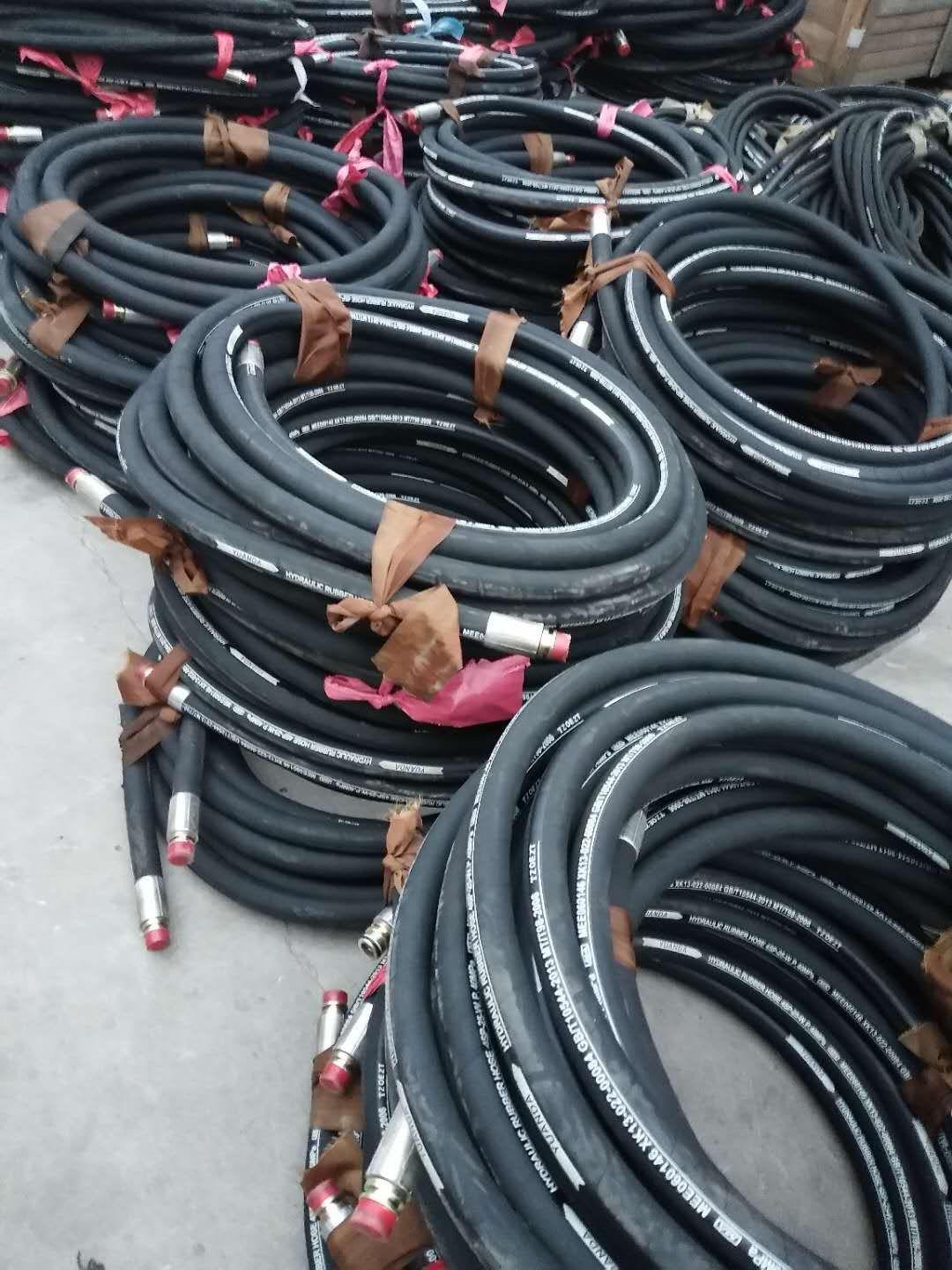 823703369025639592