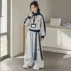 Conjunto de Roupa para Meninas Primavera e Outono 2026 Novo Casual Esportivo Meninas Crianças Médias e Grandes Moletom de Outono Conjunto Elegante de Duas Peças Primavera e Outono