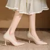 Zapatos de tacón alto con un toque de lujo ligero y sofisticación, cómodos para los pies, zapatos de trabajo negros de punta fina estilo francés con hebilla cuadrada, zapatos de vestir para mujer para primavera y otoño