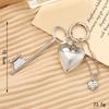 Llavero de Metal Estilo Simple Ins Sentido de Alta Gama Chapado en Plata Colgante de Llave de Amor Dulce Fresco Chica Picante Colgante para Bolso de Mujer