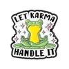 Broche de Rana Curioso Transfronterizo con el Lema en Inglés "Let Karma Handle It", Accesorio Creativo y de Moda