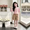 Conjunto de Duas Peças Casual Elegante para Meninas Grandes, Camiseta Esportiva de Manga Curta Fina com Letra, Shorts de Personalidade Infantil Novo Estilo