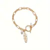 Pulseira de Pérola Artificial com Pingente de Pena Cruzada Europeia e Americana com Fecho OT Pulseira Popular Joias Frescas e Doces Novo Estilo 2024 para Mulheres