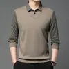 Camisa de manga larga para hombre de primavera y otoño, estilo dos piezas falsas con cuello a rayas y camiseta con estampado de piña, top para hombres de negocios de mediana edad