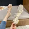 Sandalias de Tacón Grueso con Mariposa de Pedrería Impresionantes Sandalias de Tacón Alto Sandalias Elegantes Francesas de Tacón Bajo con Falda Novedades Verano 2026