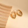 Pendientes geométricos ovalados de acero y titanio de moda transfronteriza europea y americana para mujer, con nicho circular de pigmento dorado, pendientes de temperamento francés de alta gama.