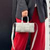 Bolsa de axila com design de nicho feminina, nova moda verão 2025, bolsa de tecido simples e versátil, bolsa transversal de ombro