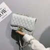 Bolso de Mujer 2025 Nuevo Estilo Coreano Acolchado Estilo Pequeño Fragante Bolso de Cadena Ins Hombro Único Diagonal Bolso Cuadrado Pequeño Candado Bolso Pequeño