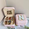 [Caja de Joyería Espejo con Letras Bordadas] Caja de Joyería con Letras del Alfabeto (26) Espejo Simple para Joyería Portátil para Viajes Venta Caliente