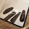 Presilhas de cabelo de veludo com estampa de leopardo estilo retrô coreano, grampos de cabelo ovais em formato de gota d'água, presilhas laterais elegantes e estilosas para franjas