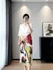 Saia de Verão Miyake 2026 Feminina Cintura Alta Slim Fit Estampada Estilo Miyake Fresca Versátil Casual Plissada Comprimento Médio