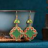 Pendientes de estilo chino clásico nuevo estilo palacio con alta retención de color, pendientes vintage de trébol con esmalte frío chapados en oro antiguo