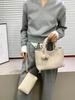 Bolsa de couro macio feita à mão 2025 Nova bolsa de ombro transversal feminina Design exclusivo Moda All-match Estilo ocidental