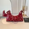 Moderna bolsa de gran capacidad estilo coreano transfronteriza, nuevo diseño 2026 con detalles únicos de remaches, adecuada para el trabajo y los desplazamientos, se puede llevar como bolso cruzado, bolso de mano, bolso de hombro o bolso de axila