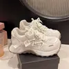 Super Venta Zapatos de Papá de Suela Gruesa para Mujer Aumenta la Altura Hace que los Pies Parezcan Más Pequeños 2026 Nuevos Otoño Versátiles Deportivos Casuales Zapatos Forrest Gump