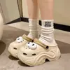 Calzado Exterior Grueso de Dibujos Animados con Suela Gruesa Zapatos Cueva Tacón Súper Alto para Mujer 9.5CM Vestido de Verano Chanclas Baotou de Playa