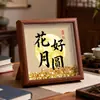 Novo ornamento de porta-retrato estilo chinês "Flores em Flor, Lua Cheia" com barras de ouro para atrair riqueza, adequado para exibição em mesa, como presente para Reunião de Meio Outono, bem-estar ou inauguração de casa
