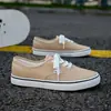 2026 Primavera y Otoño Nuevo Estilo Coreano de Moda Transpirables Zapatos de Lona Planos para Mujer Zapatillas Casuales de Pareja Venta al por Mayor para Mujer