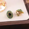 Pendientes Piercing de Moda y de Alta Gama Incrustados con Diamantes Negros para Mujer en Otoño e Invierno, Versátiles Pendientes de Clip Triángulo de Lujo Ligero al por Mayor