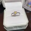 Anel coração geométrico super brilhante de zircônia cúbica, doce e cool, para mulheres, pulseira de borboleta com design de nicho, anel aberto versátil e requintado