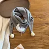 Bufanda triangular simple de estilo coreano para niños para otoño e invierno, calentador de cuello con doble pompón para niños pequeños, bufanda suave a prueba de viento para niños y niñas