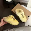 Botas de neve 2026 novo estilo chinelos de pele casuais casuais bico fechado com forro de pelúcia para uso externo sapatos preguiçosos chinelos de sola grossa de inverno