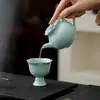 Bule de Chá Florido de Cerâmica Azul Estilo Dinastia Tang e Song com Filtro de Furo de Bola, Cor Azul Céu Simples, Adequado para Uso Doméstico