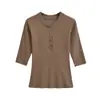 Camiseta Henley Feminina 2025 Outono Nova Moda Europeia e Americana Manga Média Gola Padre Meio Aberta com Botões Efeito Emagrecedor