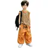 Conjunto de Verão Sem Mangas para Meninos 2026 Novo Estilo Crianças Maiores Colete Listrado Fino de Verão para Meninos Estilo Streetwear Cool