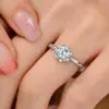 Design transfronteiriço, anel de imitação de moissanita, uma peça de nicho e luxuosa para mulheres, um quilate, cravação clássica de seis garras, anel ajustável