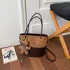 2026 Nuevo Bolso Cruzado de Hombro Único de Moda Bolso de Mano de Nicho Bolso Cubo Escarchado de Gran Capacidad Bolso Cesta de Picnic