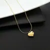 Titânio aço não-desbotamento oco colar de amor luz de luxo nicho design pingente de amor temperamento versátil cadeia de clavícula