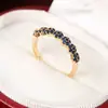Comercio exterior transfronterizo nuevo diseño de moda europeo y americano nicho estilo de corte incrustado circonita colorida lujo anillo elegante