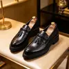 Zapatos formales casuales transfronterizos para talla grande 2026, zapatos de cuero para barbero, zapatos de cuero negros de moda ultraligeros con suela gruesa para aumentar la altura para hombres