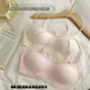 Sujetador de mujer Xingtong ultra conveniente, escote ultra bajo, tirantes finos, base líquida invisible sin costuras, top tipo camisola de pecho pequeño, algodón