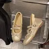 Zapatos Mary Jane estilo ballet francés para mujer, nueva colección otoño 2026, con punta cuadrada, detalle de lazo y tacón bajo, perfectos para combinar con vestidos