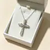 Colar Cruz Torcida em Forma de 8 Amor Infinito Eterno para Mulheres, Colar com Pingente de Nó Cruzado Fashion de Luxo Leve com Pedras de Diamante