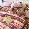 Lindo juego de ropa de cama de cuatro piezas con temática de gatitos, que incluye una funda de edredón y una sábana de franela gruesa y cálida, perfecta para invierno y otoño